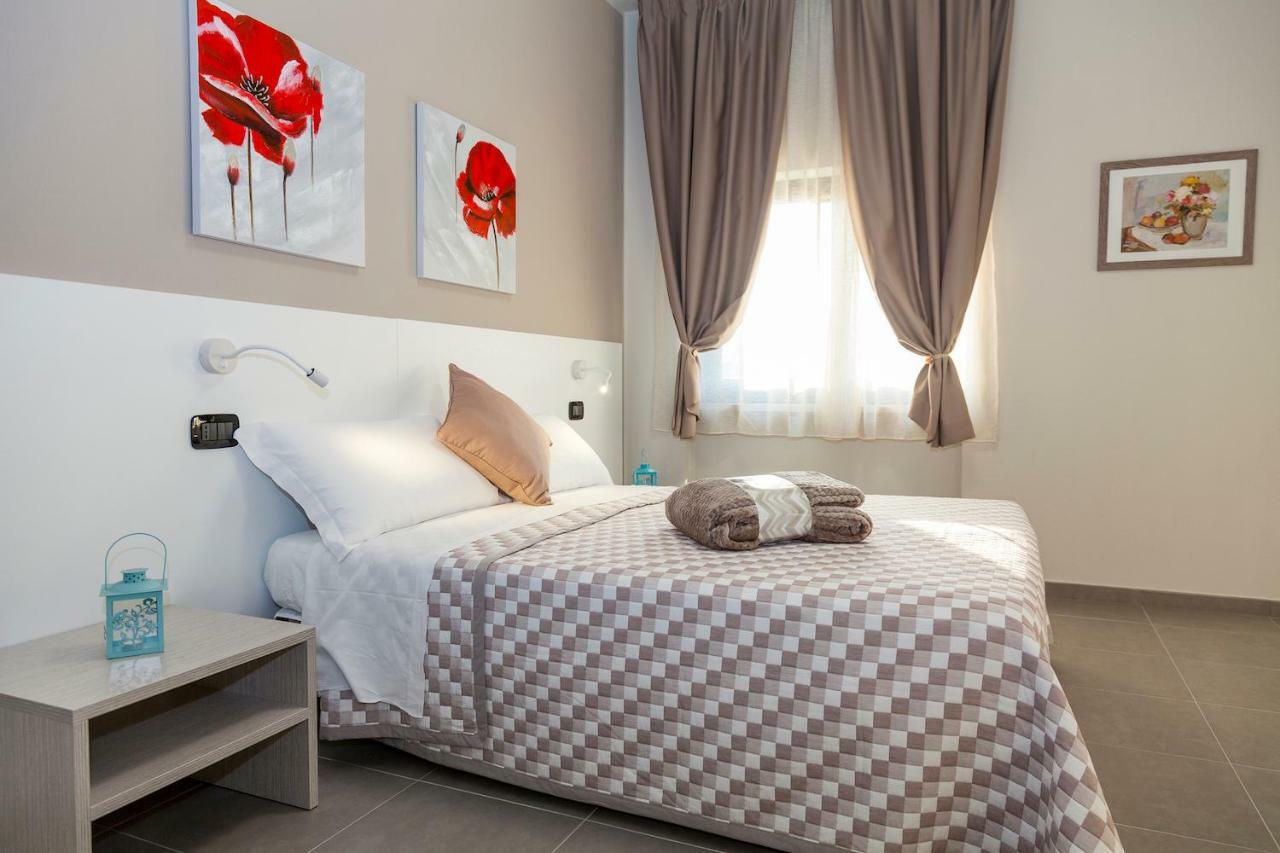 Отель Riviera Hub Cisano sul Neva Экстерьер фото