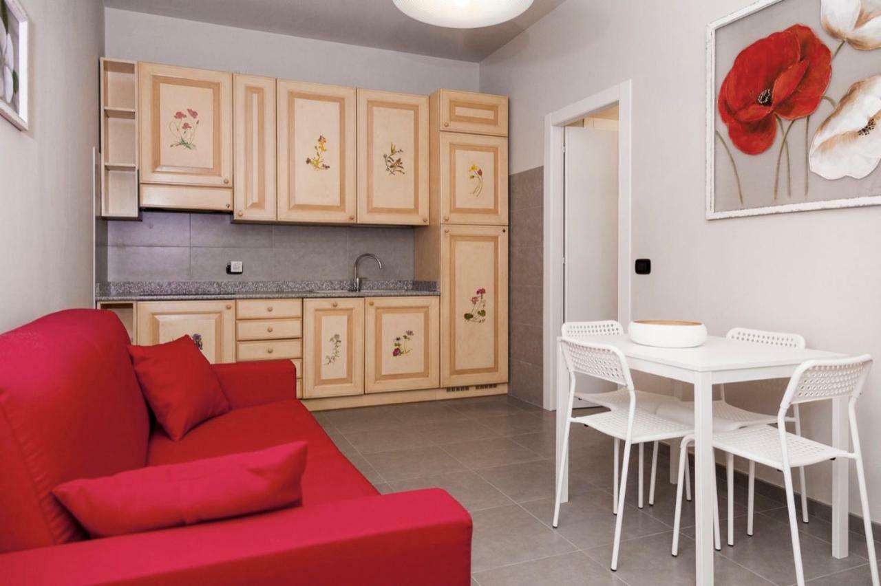 Отель Riviera Hub Cisano sul Neva Экстерьер фото